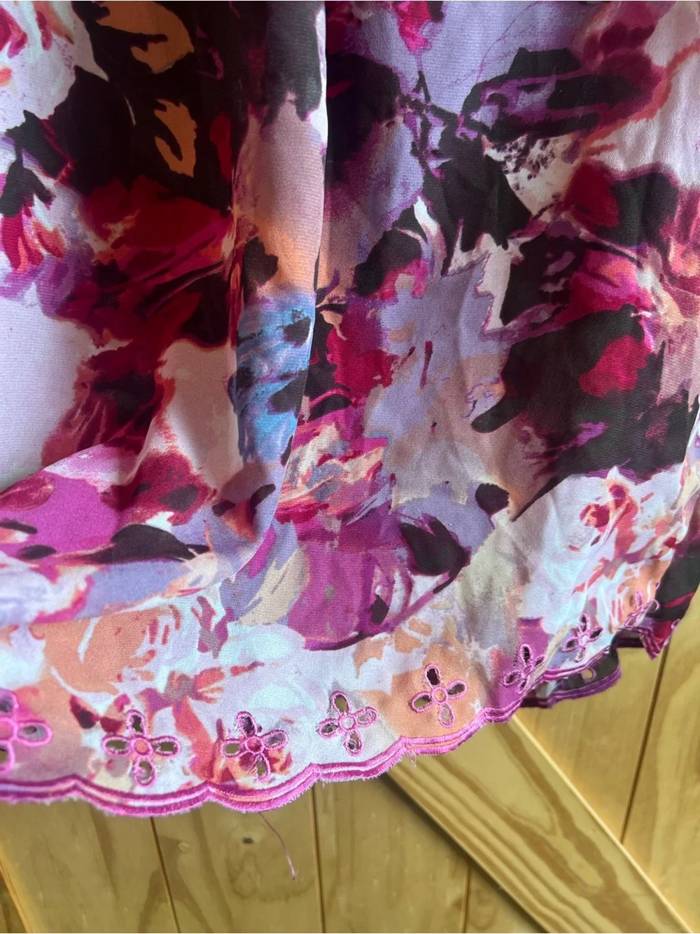 Denim 24/7 Fuchsia Floral V-Neck Pintuck Blouse Scalloped Detail Size 20W Boho - Picture 8 of 9